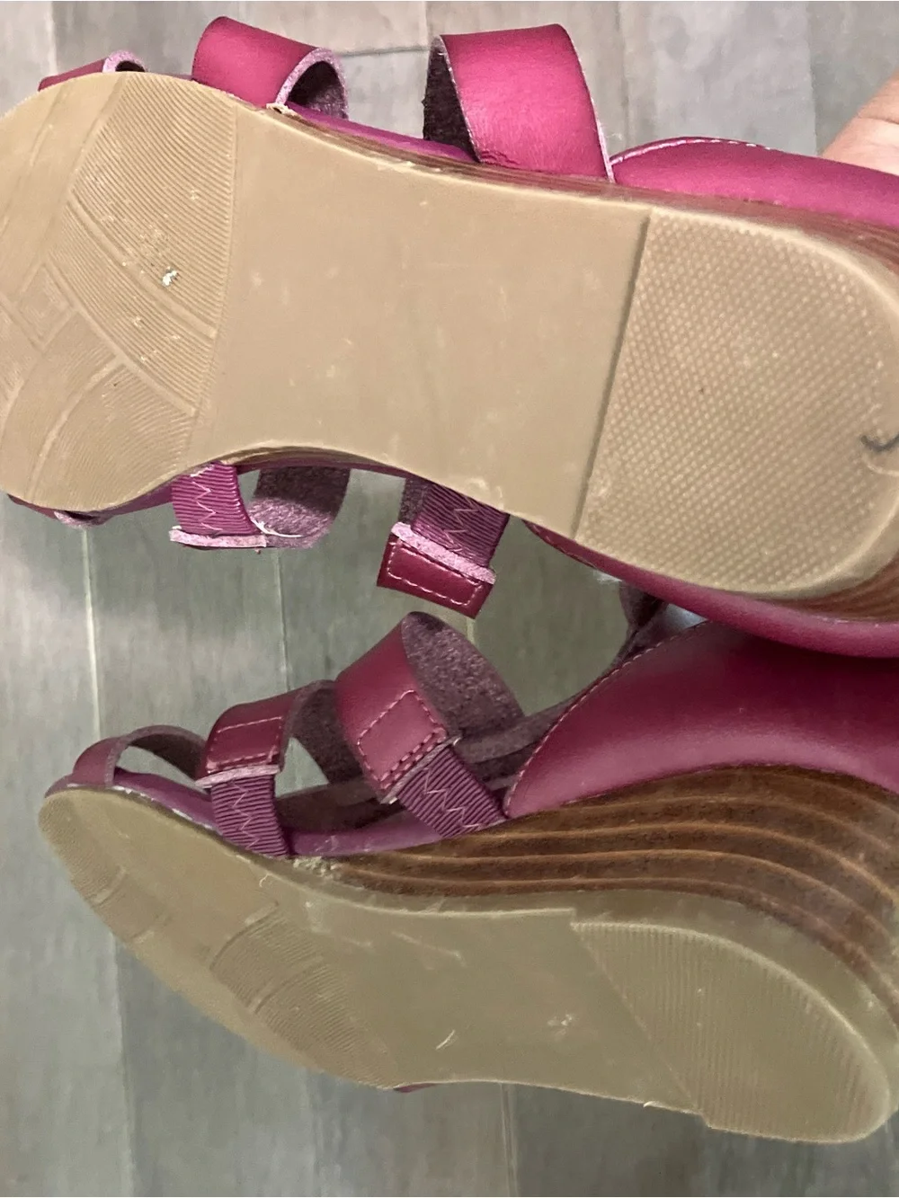 Massey’s Women's Strappy Wine Wedge Sandals size 7.5